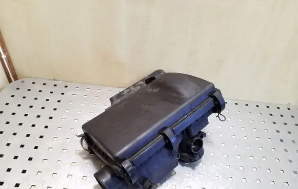 Toyota Prius (XW20) Air filter box 1001406970