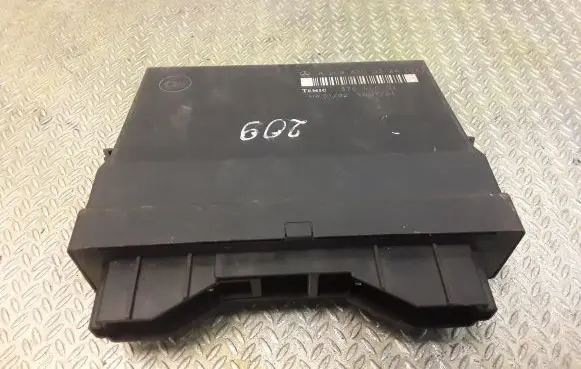 Mercedes-Benz CLK A209 C209 Central body control module 2098200326 A2098200326