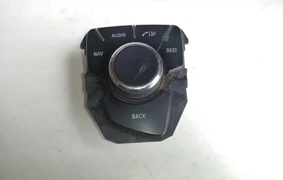 Head unit multimedia control