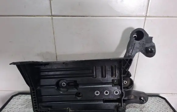 Seat Leon (5F) Battery tray 5Q0915321H