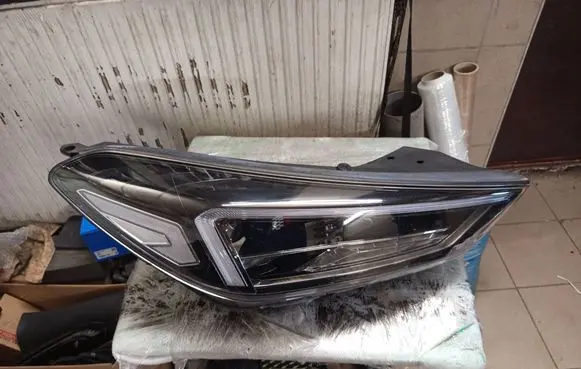 Hyundai Tucson TL Headlight/headlamp 92102D7700 D70R 040920190352
