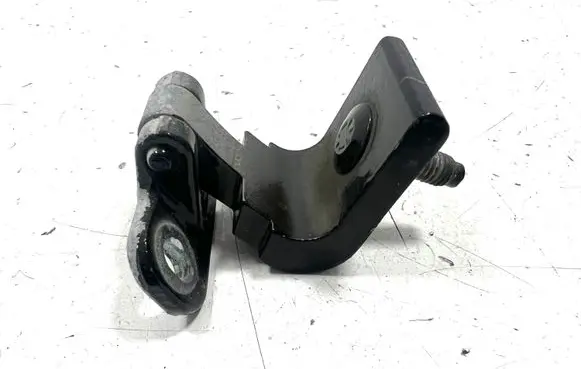 Audi A3 S3 8V Tailgate/trunk/boot hinge 8V3827299A