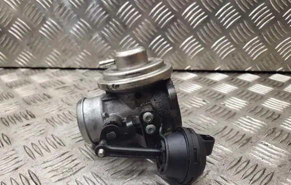 Volkswagen PASSAT B5.5 EGR valve 038129637