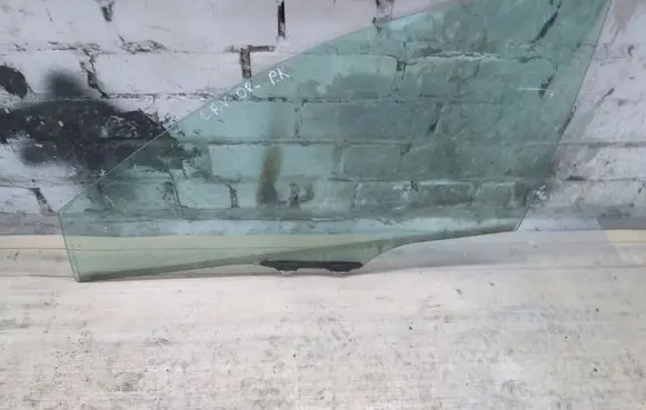 Honda CR-V Front door window glass four-door