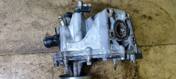 Mazda 6 Generator/alternator bracket R2AA15176