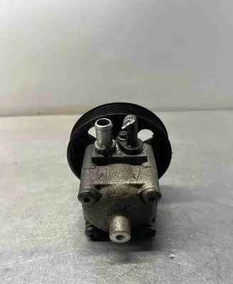 Volvo XC90 Power steering pump 30760531