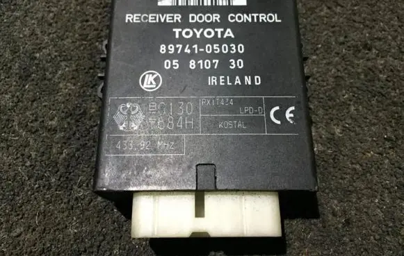 Toyota Avensis T220 Door control unit/module 8974005030 05810730