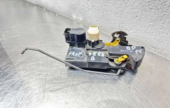 Opel Frontera B Front door lock 16634324