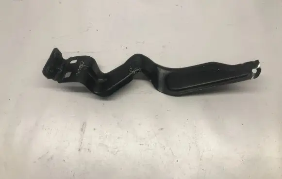 Mercedes-Benz C W204 Headlight/headlamp mounting bracket A204620593