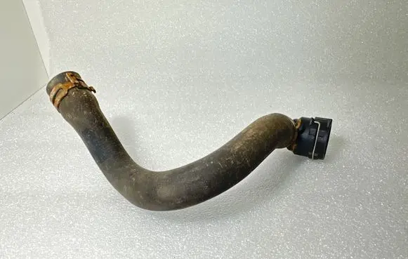 Volkswagen PASSAT B7 Engine coolant pipe/hose 3AA122073A