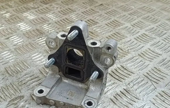 Honda CR-V A/C compressor mount bracket 6MA0914221 0021