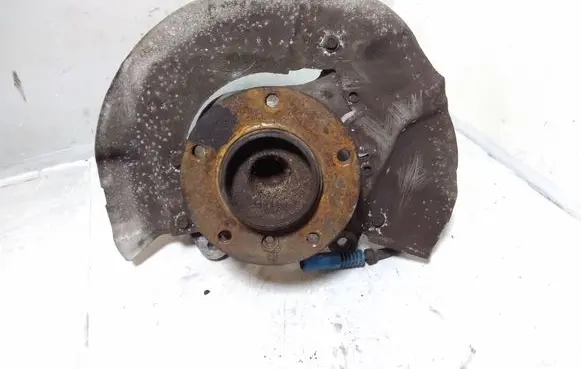 BMW 5 E60 E61 Front wheel hub spindle knuckle 6760954R