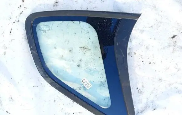KIA Carens II Rear side window as2