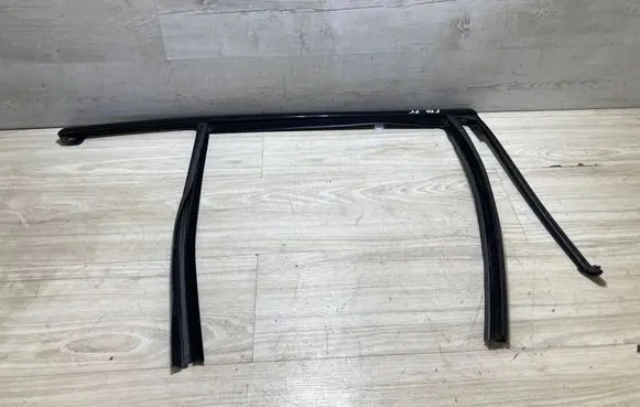BMW 1 F70 Rear door windshield rail 7452350