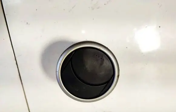 Mazda 3 I Dash center air vent grill