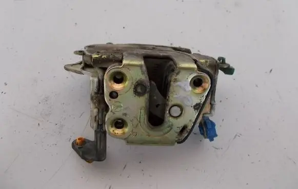 Nissan Almera Tino Front door lock 