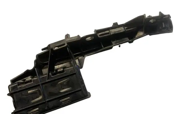 Volkswagen Jetta VI Fender mounting bracket 5E3807184