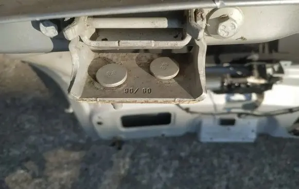 Volvo V50 Tailgate/trunk/boot hinge