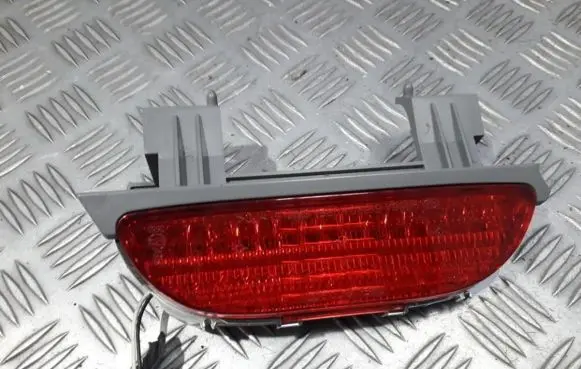 KIA Carnival Third/center stoplight 0k56a51580