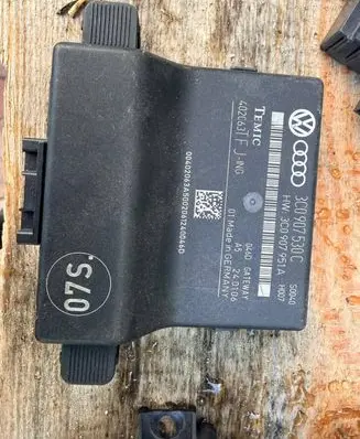 Volkswagen PASSAT B6 Gateway control module 3C0907530C