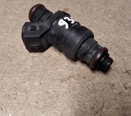 Audi A6 S6 C5 4B Fuel injector 078133551AC