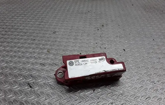 Volkswagen Golf IV Airbag deployment crash/impact sensor 1J0909606D 5WK42350