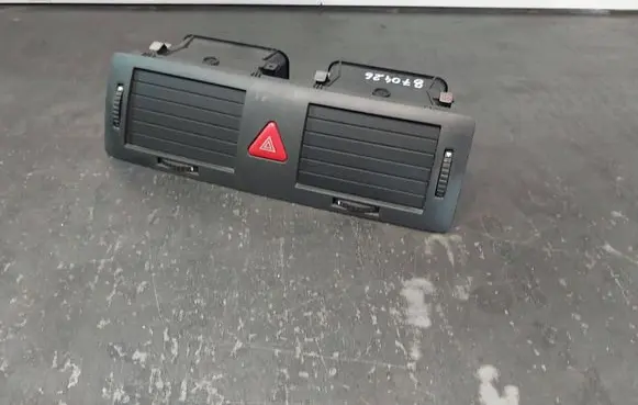 Skoda Fabia Mk1 (6Y) Dash center air vent grill 6Y0820951