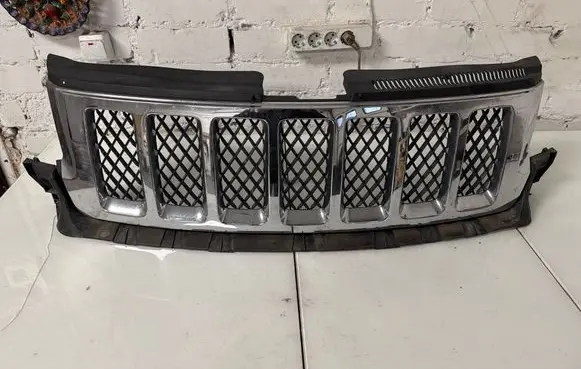 Front bumper upper radiator grill