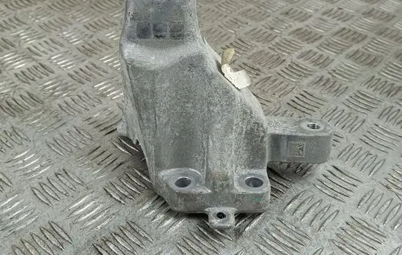 Jeep Grand Cherokee WL Engine mounting bracket 68375850AA
