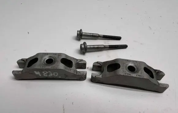 Volkswagen Golf VI Fuel Injector clamp holder