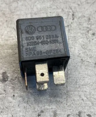 Volkswagen PASSAT B5.5 Other relay 8d0951253a