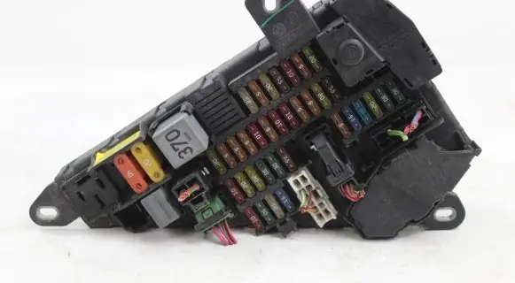 BMW 5 E60 E61 Fuse box set 6906599