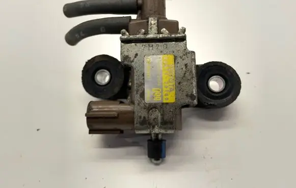 Toyota Land Cruiser (FJ75) Fuel pressure regulator 2581930100