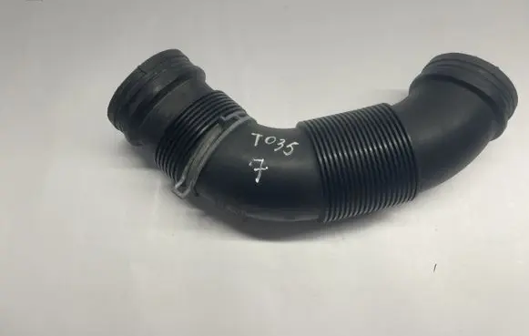 Volkswagen Jetta VI Air intake hose/pipe 5C0129684