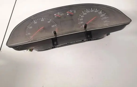 Volkswagen PASSAT B5 Speedometer (instrument cluster) 3b0919881f 110.008.794
