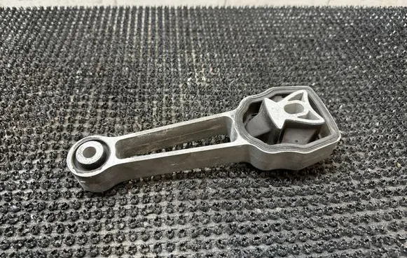 Engine mount bracket