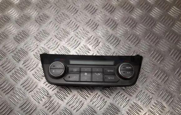 Toyota RAV 4 (XA40) Climate control unit 5590042410
