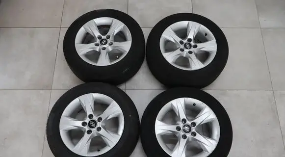 Hyundai i40 R16 alloy rim