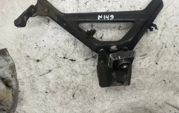 Mercedes-Benz ML W163 Engine mounting bracket