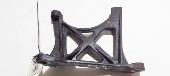 Toyota Avensis T250 Engine mounting bracket 171180g010 17118-0g010