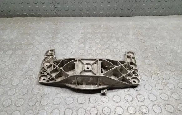 BMW 5 E60 E61 Gearbox mounting bracket 6761106