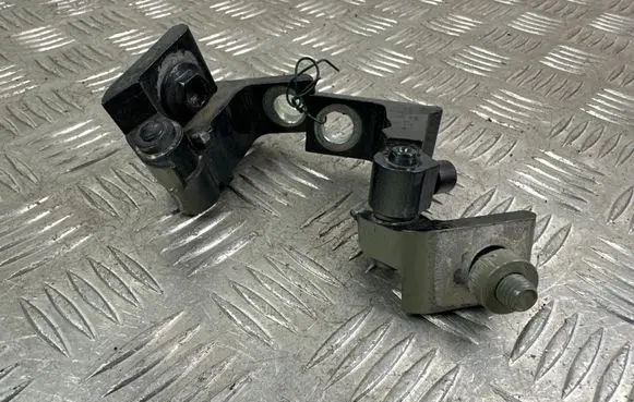 Seat Arona Rear door hinge set A046575
