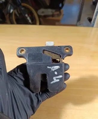 Audi A4 S4 B5 8D Tailgate/trunk/boot lock/catch/latch 8D5827505D