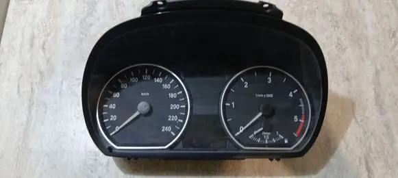 BMW 1 E81 E87 Speedometer (instrument cluster) 102495262