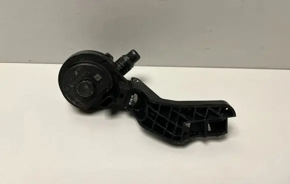 BMW 5 G30 G31 G38 Electric auxiliary coolant/water pump 8840613
