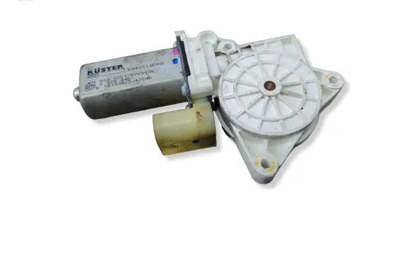 BMW 1 E82 E88 Front door window regulator motor 6978845 E840311608B