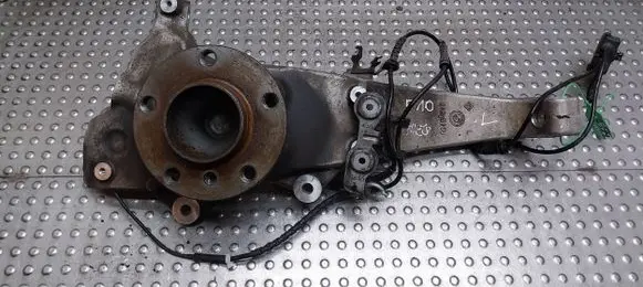 BMW 5 F10 F11 Front wheel hub spindle knuckle 6775769