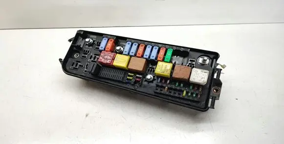 Opel Signum Fuse module 13144710