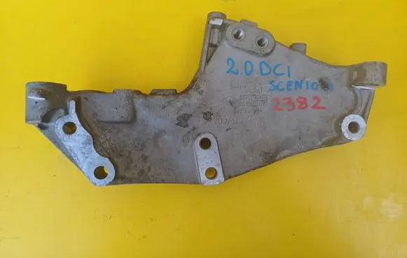 Renault Laguna III Engine mounting bracket 8200741758