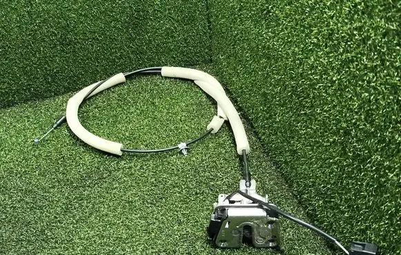 Renault Master III Sliding door lock loop/hook striker 825020011R